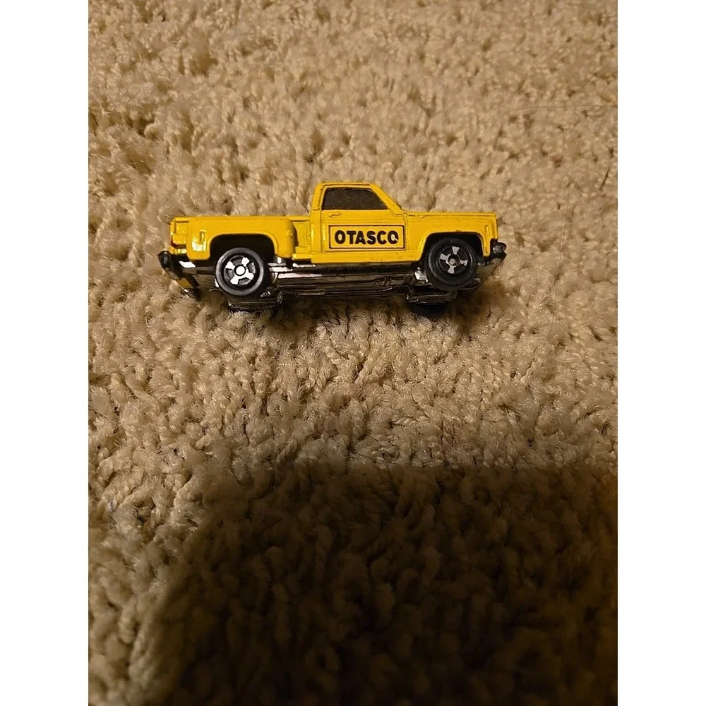 vintage 1:64 scale Chevrolet Stepside Pickup die-cast toy truck.